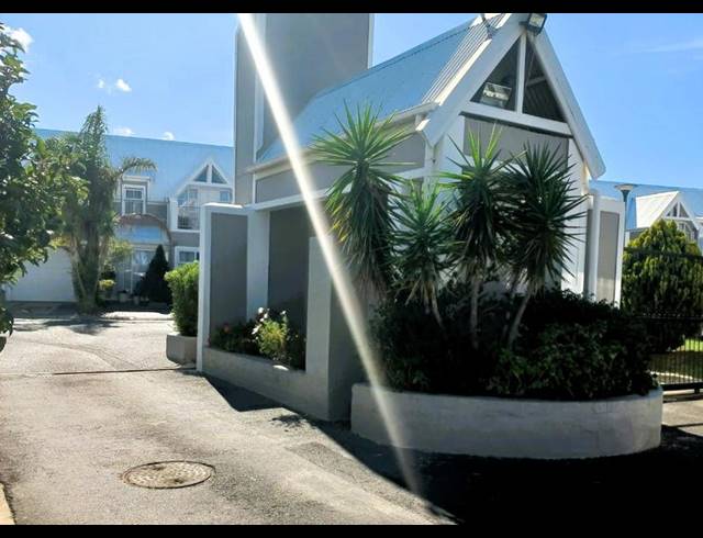 4 BEDROOM TOWNHOUSE FOR SALE IN GULDENLAND